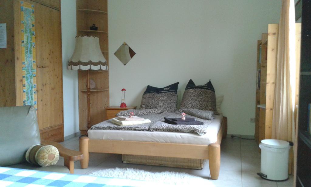 B&B Am See Koeln - Privatzimmer Exteriör bild